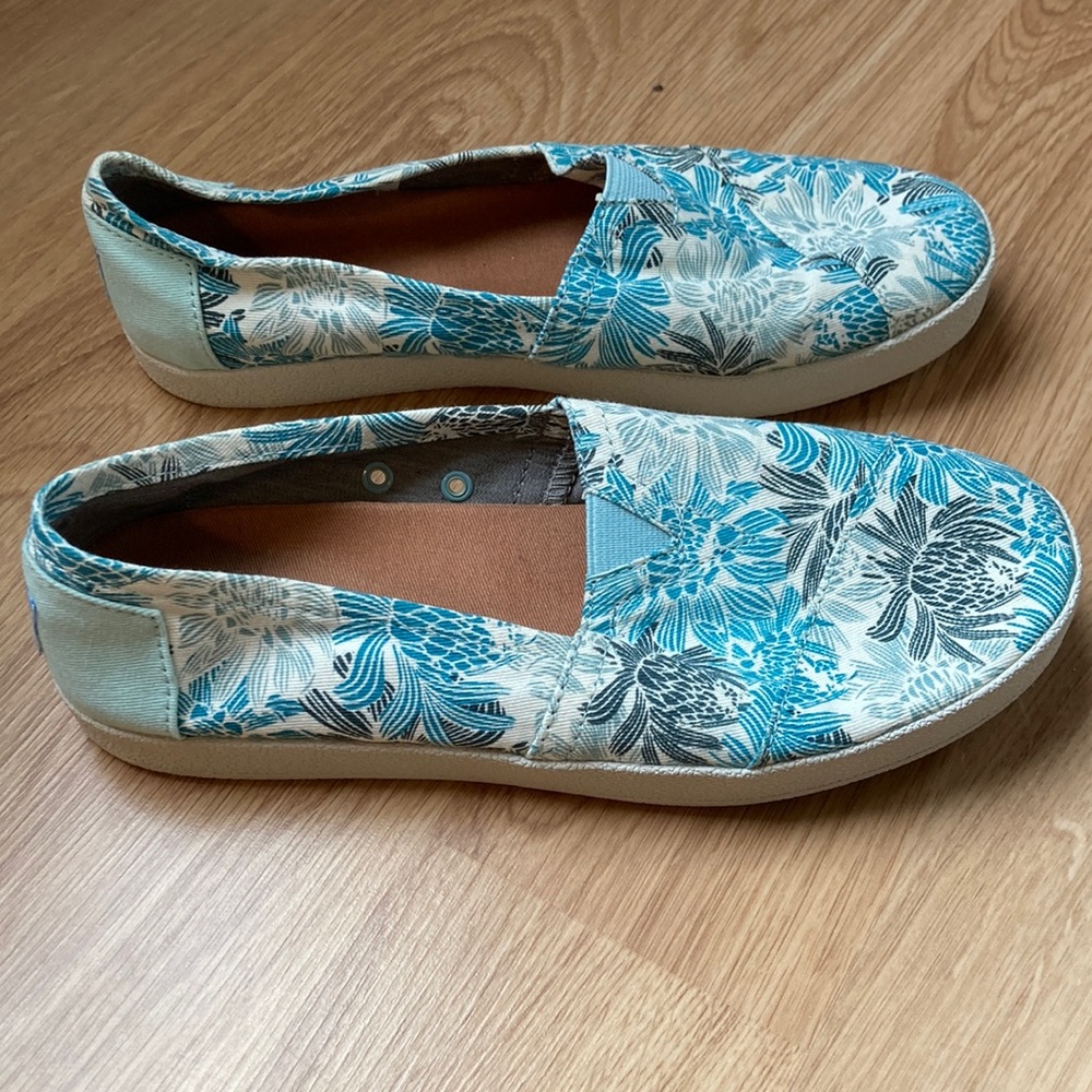 Toms Blue Canvas Floral Avalon Slip-On